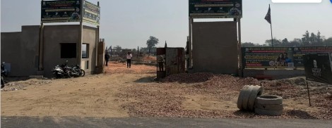 Site entrance gate structures